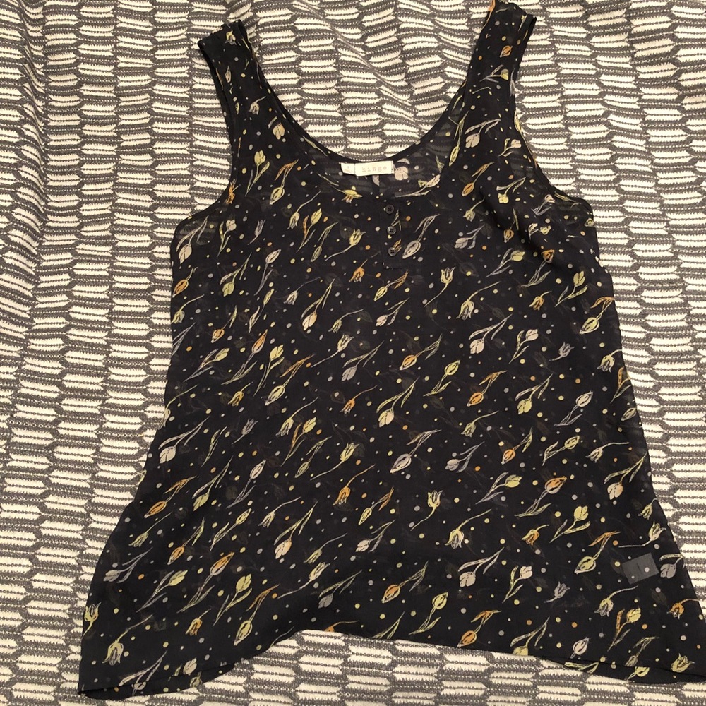 Silky top with floral pattern